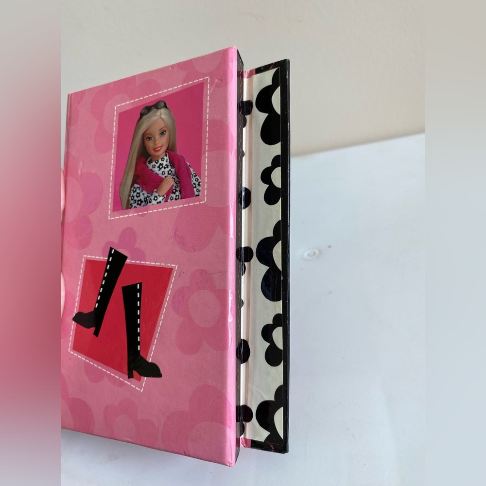 2000 Barbie Address/Notes/Activities Book - Picture 6 of 7